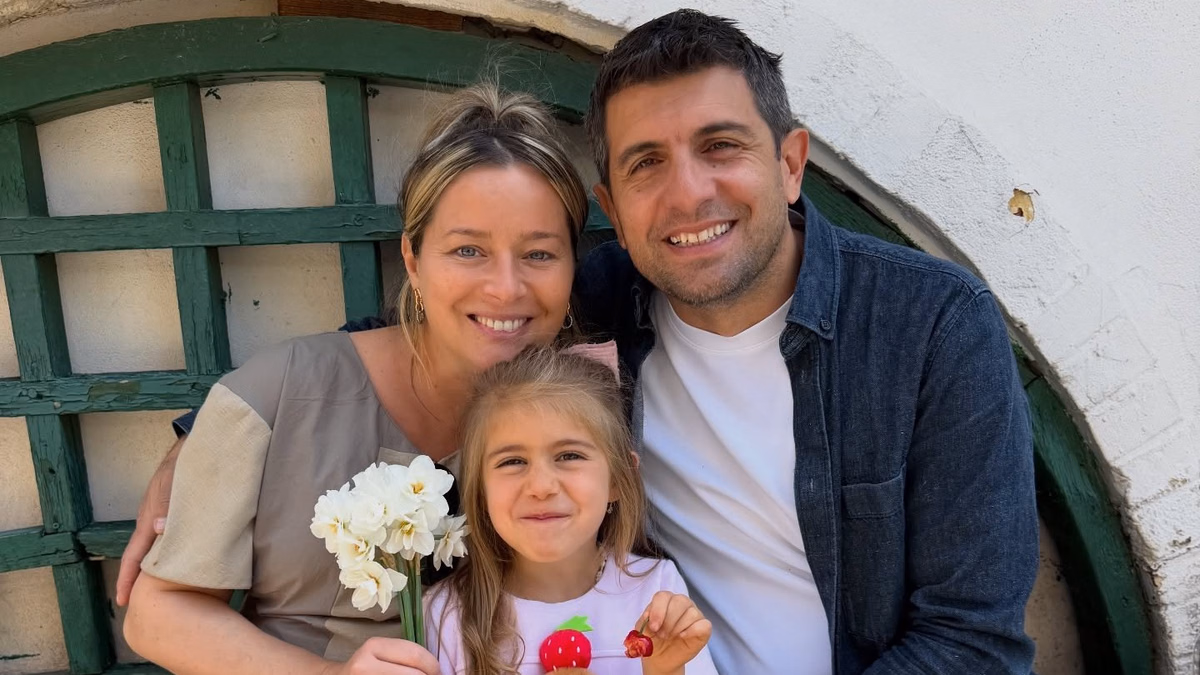 Laura Cosoi și soțul ei au vrut să plece în Italia, dar zborul lor a fost anulat. Prin ce au trecut cei doi. „Ce dorește Universul să ne transmită?”
