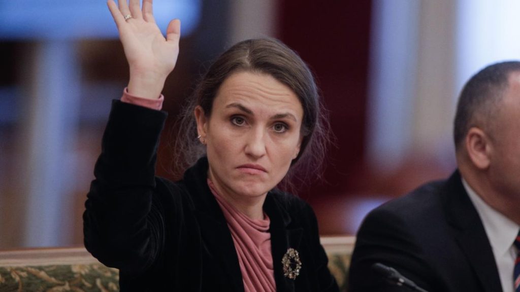 Gafa Oanei Țoiu, comentată de Val Vâlcu: Lipsea să ne spună ”însănătoșire grabnică la morți”