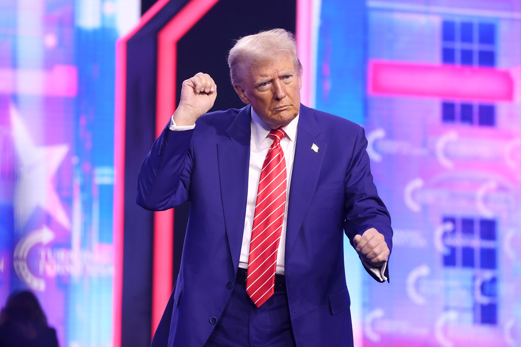 Trump spune că Google a respins ideea de a redenumi un ocean cu numele său
