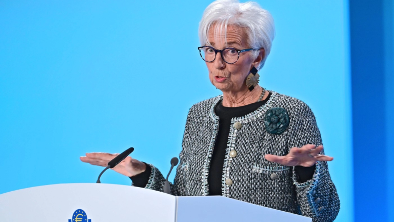 BCE: Christine Lagarde estimează că vânzările masive de obligaţiuni vor încetini inflaţia în zona euro