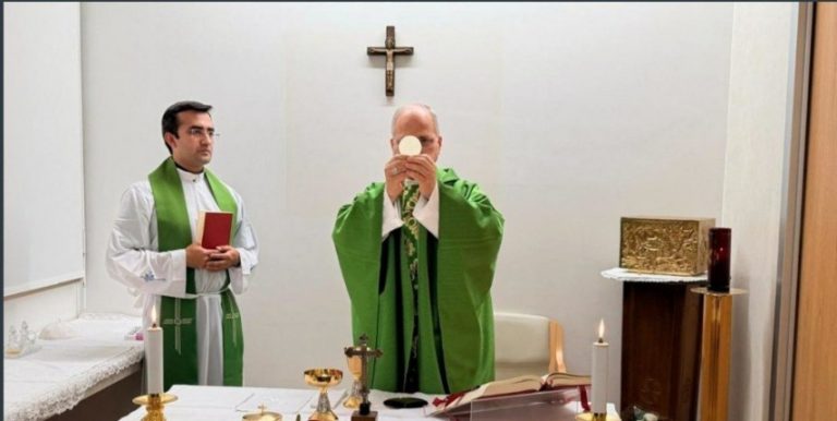 Papa Leon a fost externat la patru zile după operaţia pentru cancer pulmonar