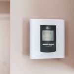 Centrală, pompă de căldură sau aer condiționat inverter: cu ce îți poți încălzi locuința în sezonul rece?