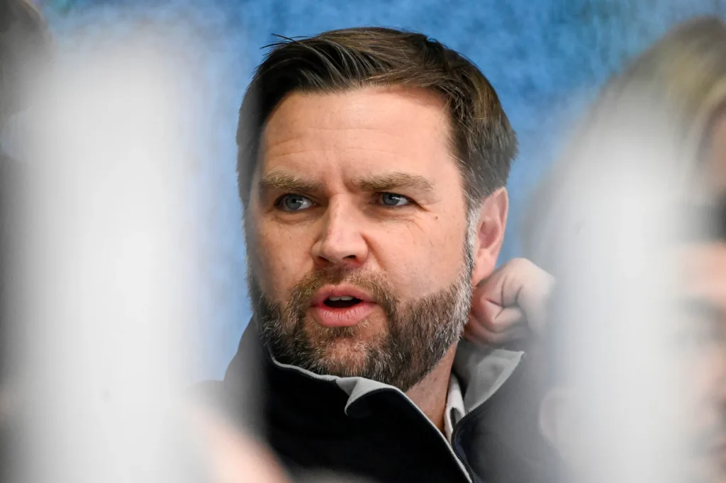 Vicepreședintele american JD Vance dă vina pe imigrație pentru violențele din Franța