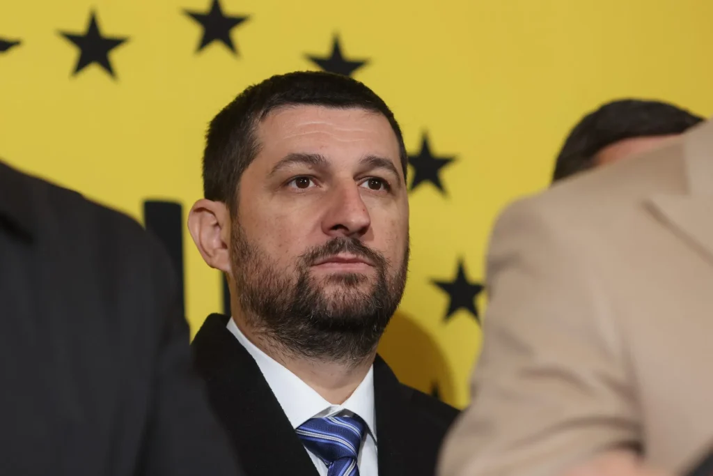 Un cap de porc, lăsat în fața casei lui Marius Lulea. Acesta îl acuză pe George Simion: „Îl cunosc bine” / Cum răspunde președintele AUR