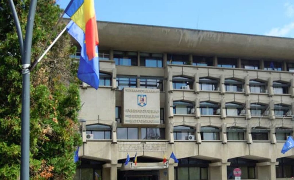 Statul ar putea trimite SMS-uri înainte să expire actele românilor. Instituțiile care nu respectă legea riscă amenzi