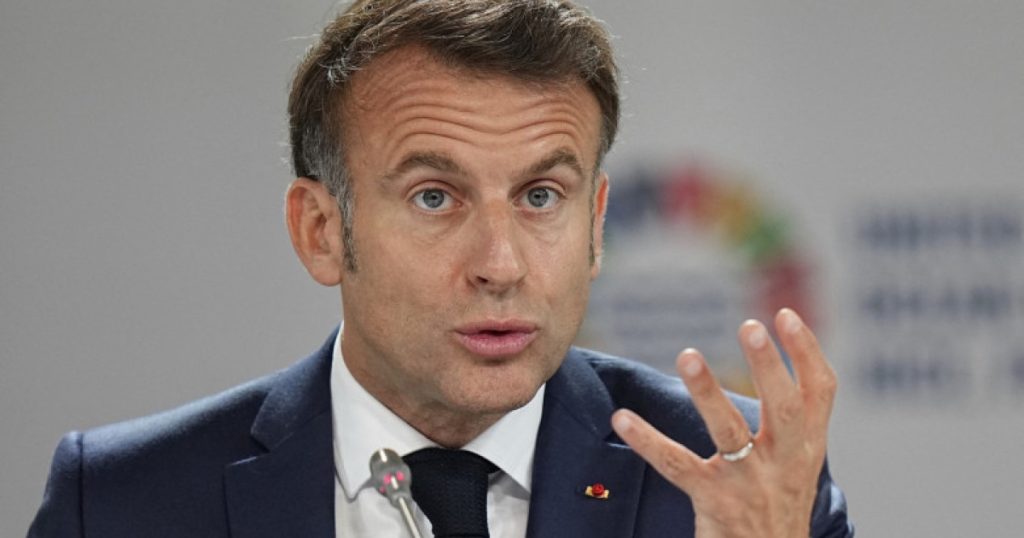 Proteste violente în Franța: Emmanuel Macron refuză demisia ministrului de Interne