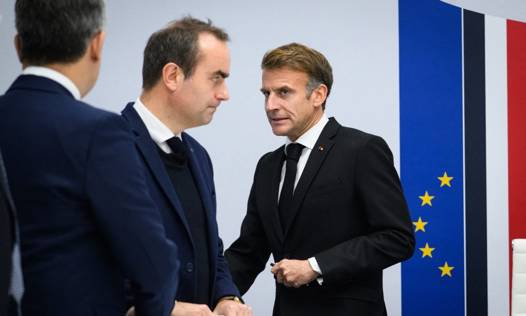 Macron a respins demisia ministrului de Interne, după violențele din Franța / Peste 350 de persoane au fost arestate la Paris / Guvernul francez, în ședință de criză