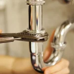 UNSAR: 28% dintre români au apelat la un specialist în urma unui incident în locuinţă, în ultimul an /Şapte familii despăgubite, în fiecare zi, pentru bunuri afectate de fenomene electrice
