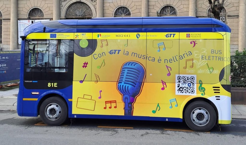 Cât de autonom e autobuzul fără șofer, pus la încercare în Italia: Sute de frânări bruște și intervenții manuale (Video)