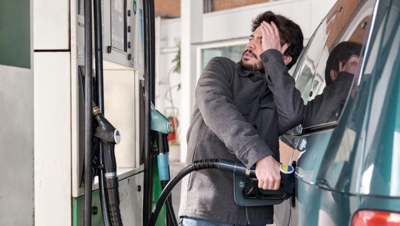Motorina se scumpește, iar benzina se ieftinește