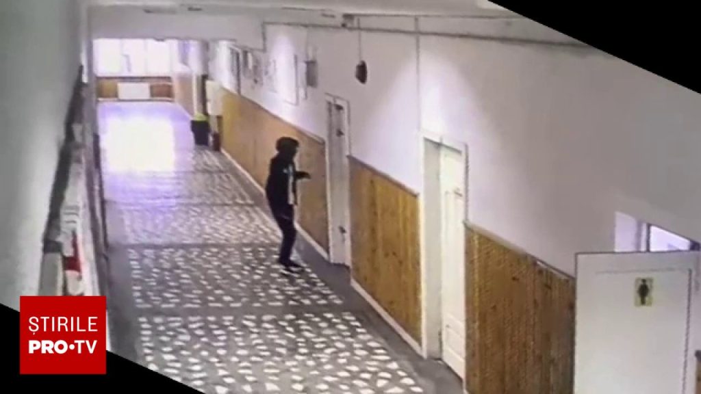 Agresorul de 13 ani de la şcoala din Bistriţa, transferat la Psihiatrie infantilă. Ce răni a provocat victimelor sale