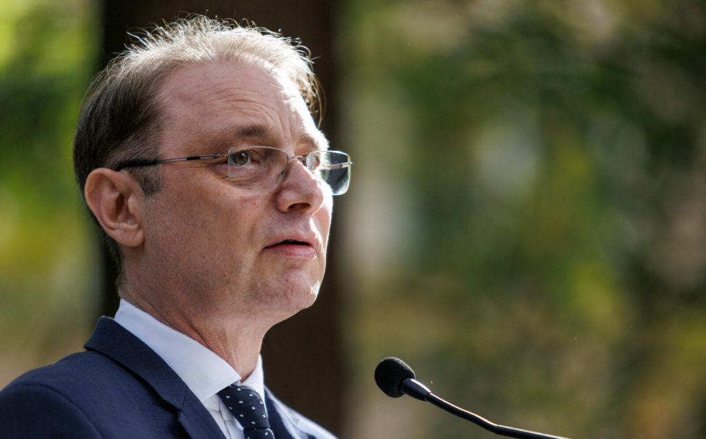 POLITICO: România, pe cale să pună capăt, mâine, unei paralizii politice de cinci luni. Guvernul Niculescu ar urma să dureze șase luni