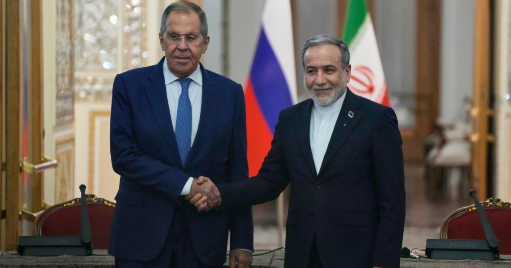 Lavrov promite că Rusia nu va renunța la acordurile cu Iranul. Discuții „fructuoase, deschise și sincere” la Teheran