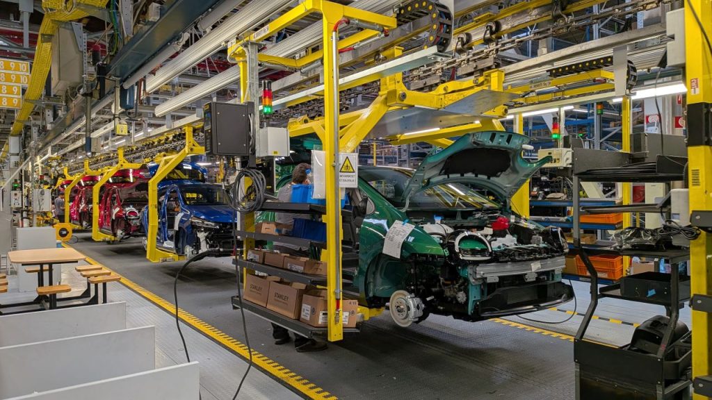 Industria auto europeană laudă propunerea franco-germană de relaxare a reglementărilor, dar solicită și alte modificări ale legislației