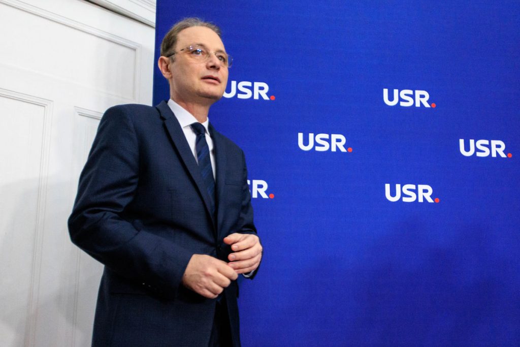 Guvernul Niculescu vine astăzi în faţa Parlamentului pentru votul de învestitură