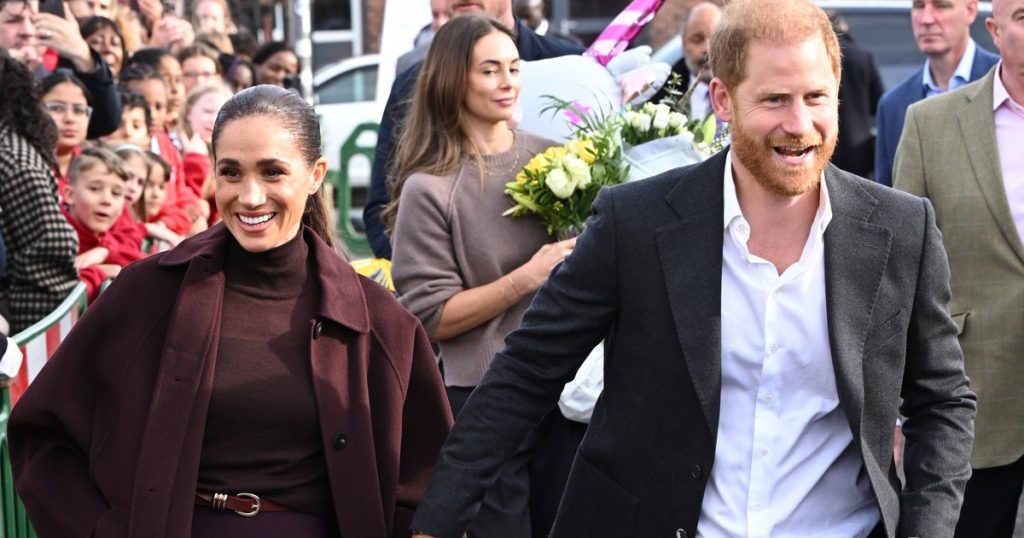 „Dacă i-ar putea alunga din țară chiar acum, ar face-o!” Meghan și Harry au zilele numărate la Palat din cauza lui
