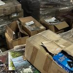 FOTO Scandal cu albume de promovare a României. Uitate în depozit de 20 de ani, alte zeci de mii nu au fost livrate niciodată, dar sunt vândute online. A fost sesizată DNA