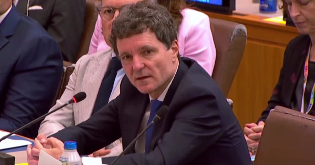 „Plătești 1.000 de voci care acoperă una legitimă”. Nicușor Dan avertizează asupra rețelelor sociale
