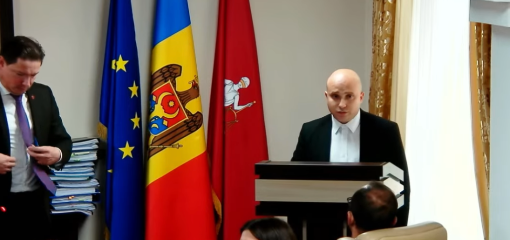Un ex-procuror a depus jurământul pentru funcția de magistrat la Judecătoria Strășeni. Propunerea de numire a fost respinsă anterior de șefa statului
