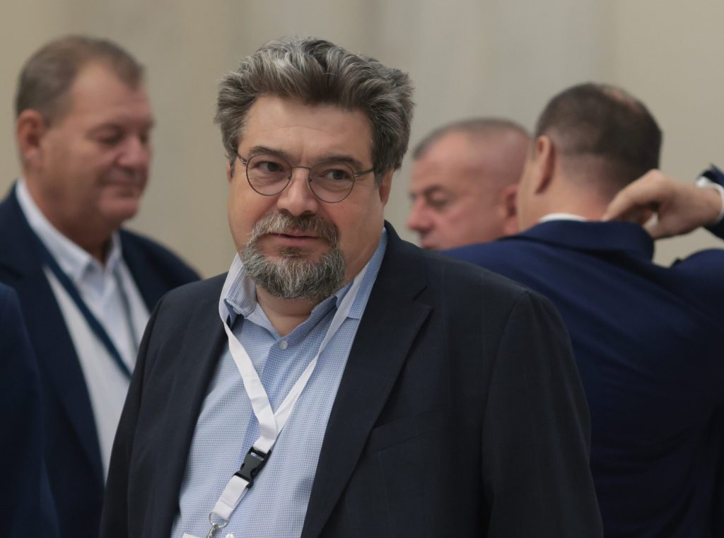 Politolog: Guvernul Niculescu ar putea rezista până la capăt. PSD se reorganizează, PNL și USR își caută direcția, iar AUR poate profita de slăbirea lor