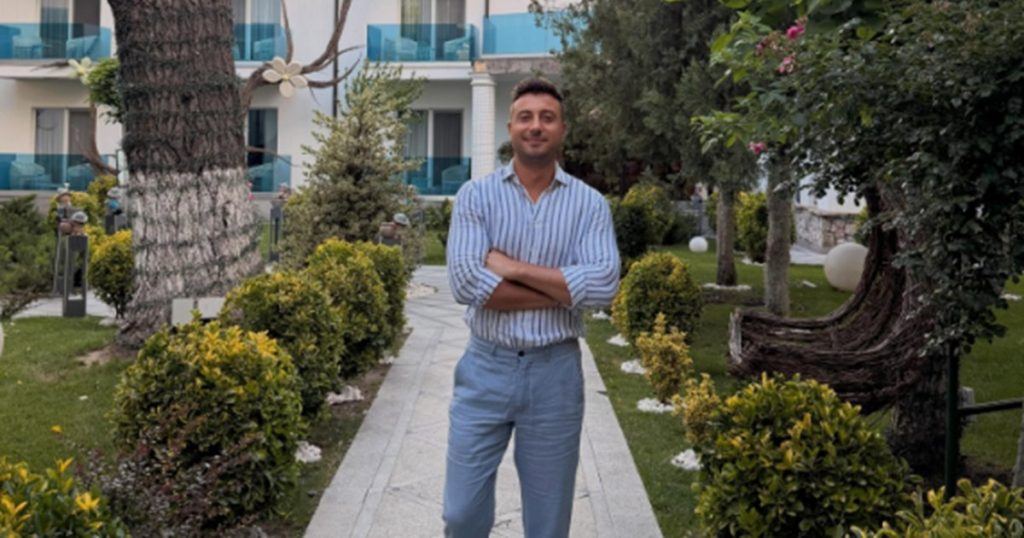 Familia lui Valentin Sanfira, ținta atacurilor! Artistul a răbufnit după ce părinții săi au fost jigniți: „Mă doare profund!”