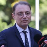 Luca Niculescu: Prioritatea este îmbunătăţirea nivelului de trai al românilor/ Avem câteva urgenţe, pe care le cunoaştem cu toţii: rectificarea bugetară, care va veni foarte curând, apoi avem de făcut bugetul pentru anul viitor, pregătirea pentru iarnă