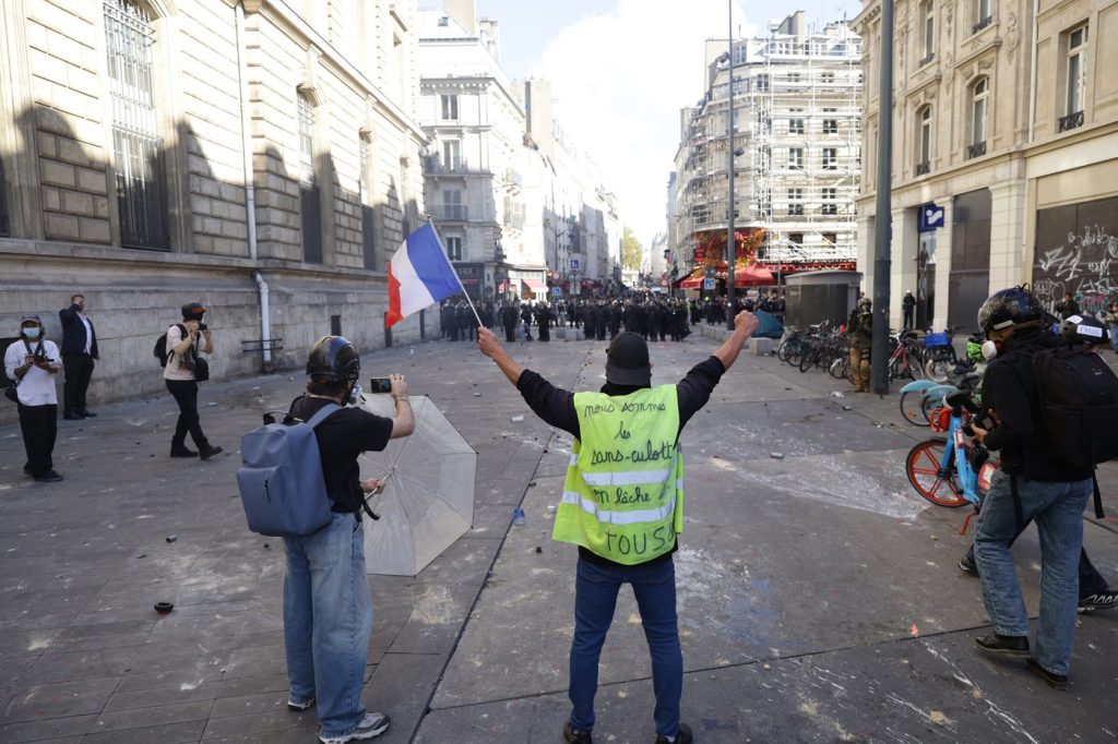 „Vestele galbene” anunță manifestații în toată Franţa, sâmbătă / Săptămâna trecută au ieșit în stradă peste 800.000 de persoane