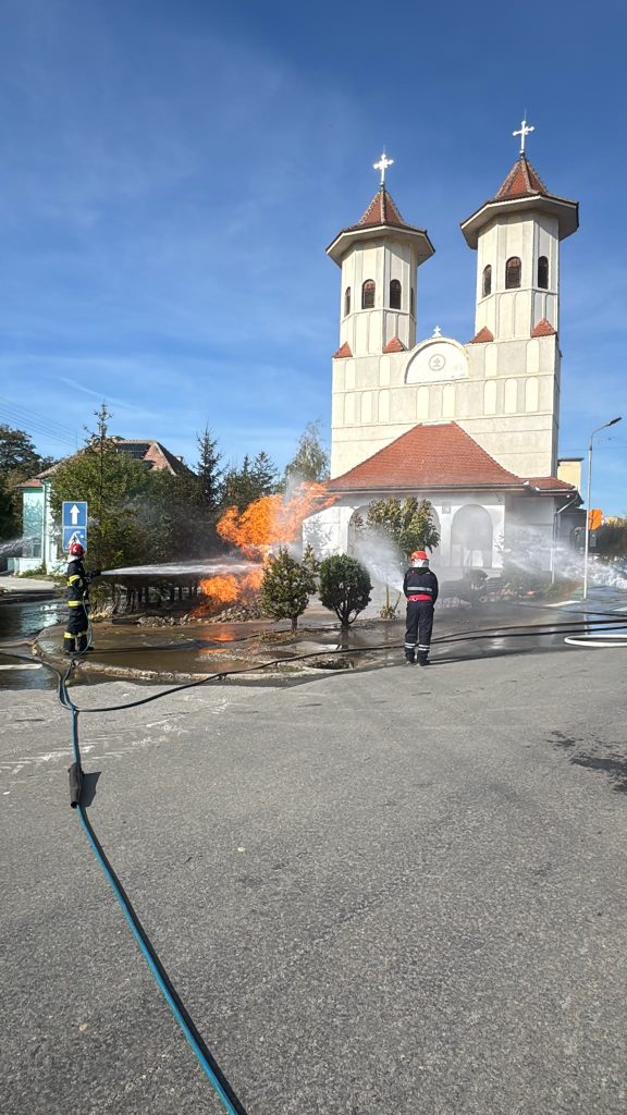 Incendiu la o țeavă de gaz în apropierea unei biserici din Sibiu. Aproximativ 60 de persoane au fost evacuate