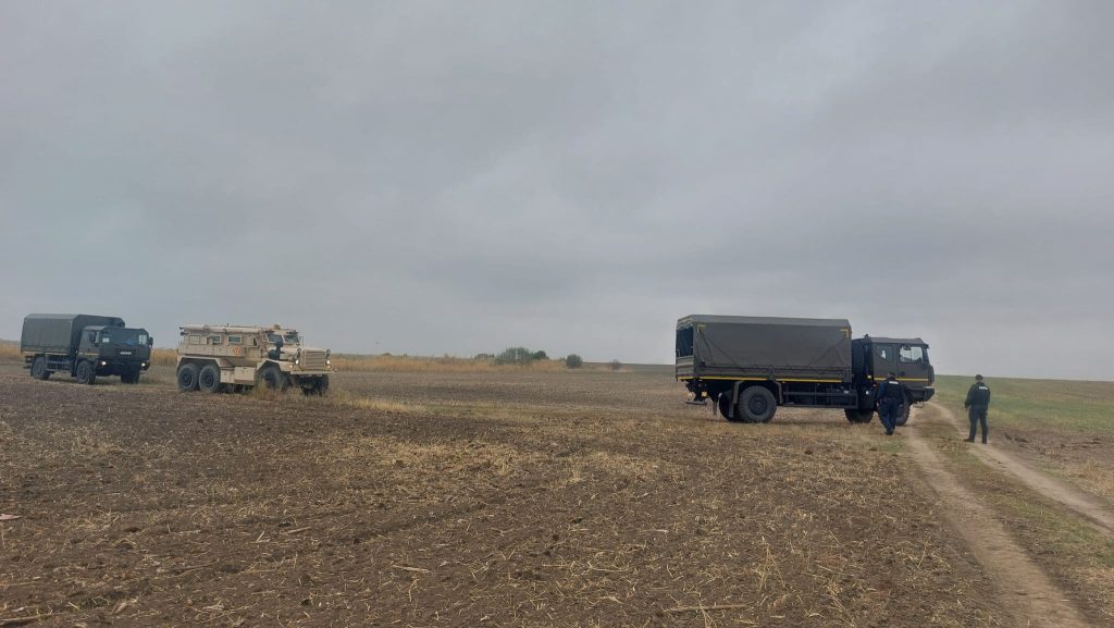 EXCLUSIV Mărturia fermierului care a găsit drona prăbușită la Robeasca: „Avea anvergura de 2,5 metri. Am făcut armata, am văzut că nu are explozibil”