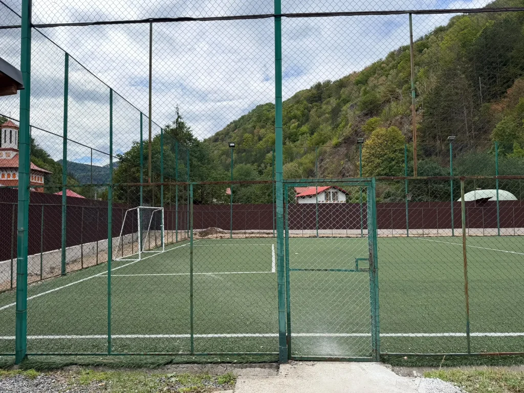 Modernizare și siguranță în Valea Ierii: Două investiții majore în infrastructură și educație au fost finalizate cu sprijinul Consiliului Județean Cluj