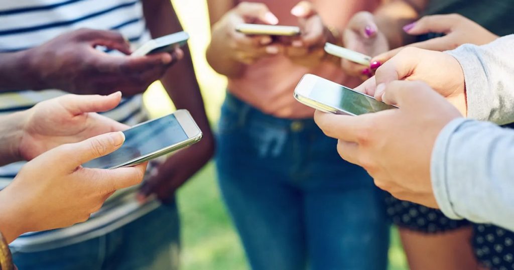 Peste 15,5 milioane de numere de telefon au fost portate în România în 18 ani
