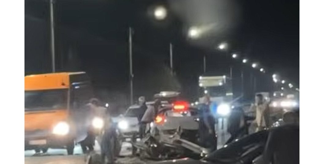 Un bărbat a murit după ce a rămas încarcerat între fiarele mașinii, în urma unui accident cumplit produs pe DN 1C