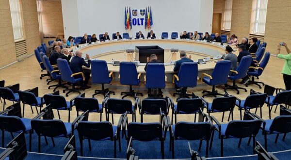 Consiliul Județean Olt, ședință cu miză pentru cetățeni. Transportul și banii județului, în prim-plan
