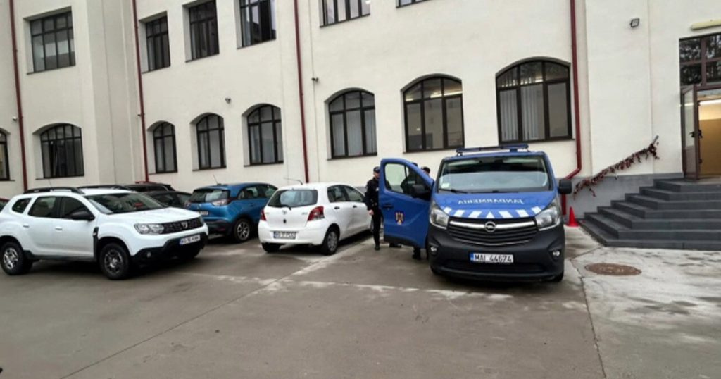 Un elev de 15 ani a înjunghiat un coleg la un liceu din Pitești. Băiatul rănit a ajuns la spital