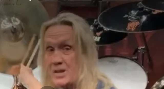 Nicko McBrain, de la Iron Maiden, a refuzat o invitaţie de a juca golf cu Trump şi spune că preşedintele SUA ar trebui „băgat la închisoare”: „Nu mă amuză narcisismul lui”