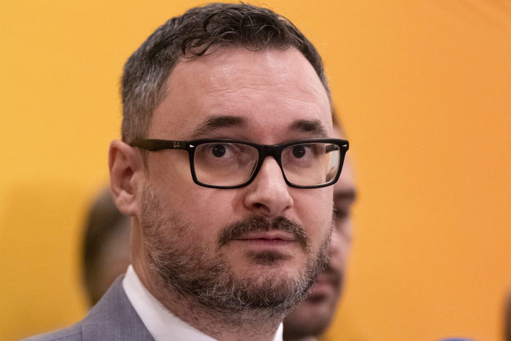 AUR MP Dan Tanasă sent to trial following message against Asian and African delivery workers