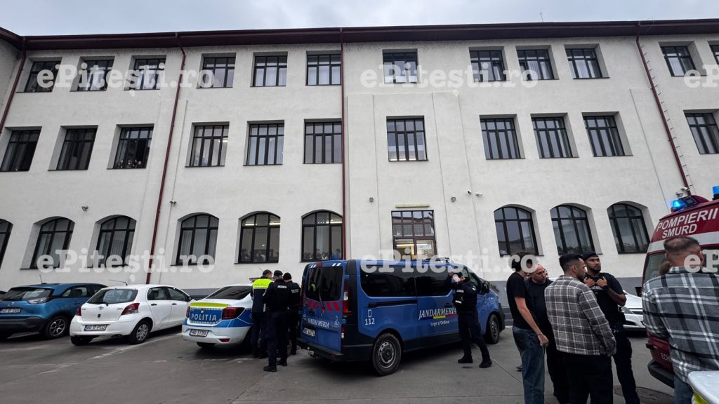 Nou atac violent într-un liceu din Pitești. Un elev de 15 ani a rănit un coleg cu o macetă