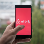 Airbnb începe curățenia în România. Platforma de închirieri pregătește o decizie radicală