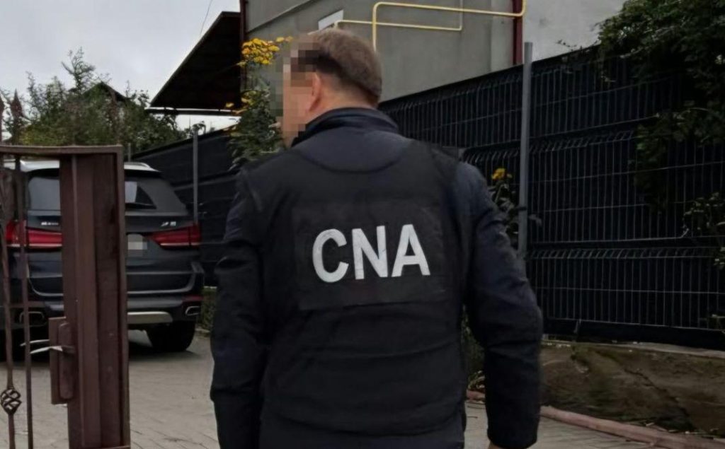 Un bărbat din Chișinău, bănuit că a cerut 7.500 de euro pentru a influența o cauză penală