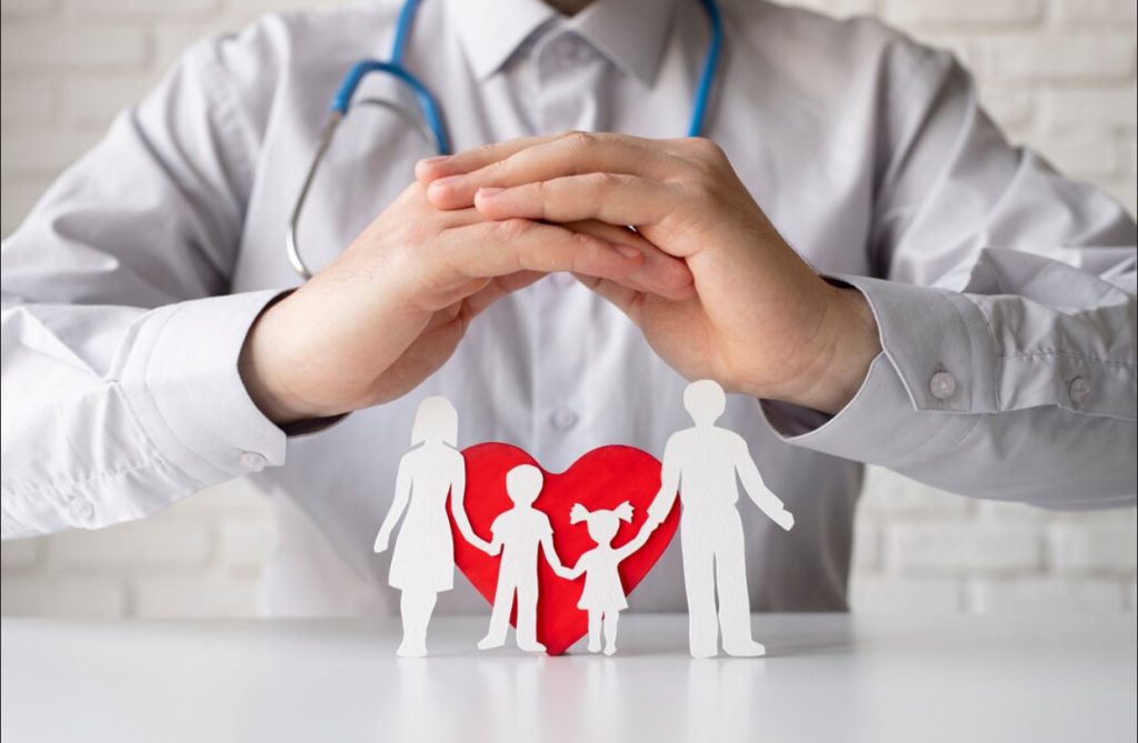 BCR lansează o asigurare pentru boli grave care le oferă clienților acces la tratamente în clinici și spitale din străinătate. Ce servicii sunt acoperite?