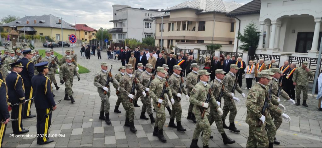 Târgu Jiu, în sărbătoare de Ziua Armatei! Expoziție militară și retragere cu torțe