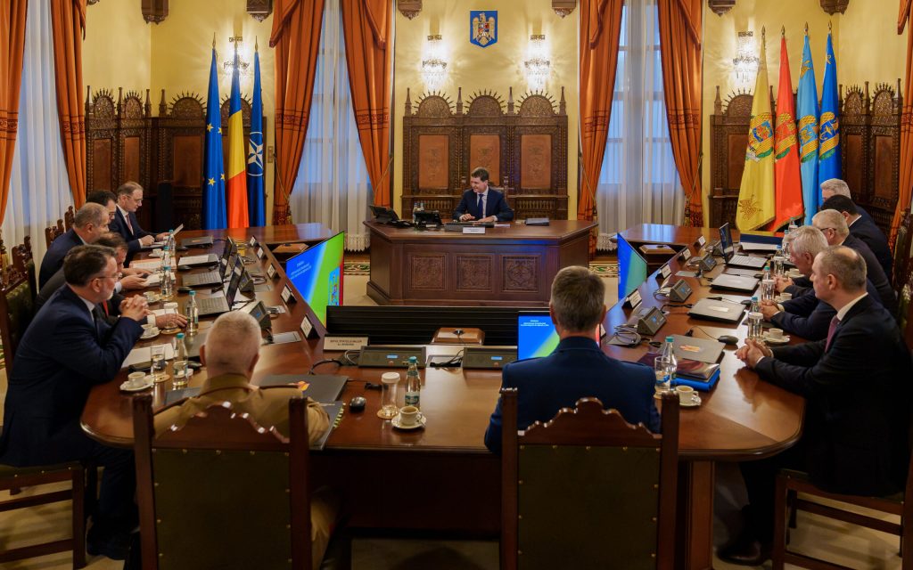 Premierul Luca Niculescu, la prima ședință CSAT de la preluarea mandatului. Ședința s-a încheiat. Care sunt concluziile