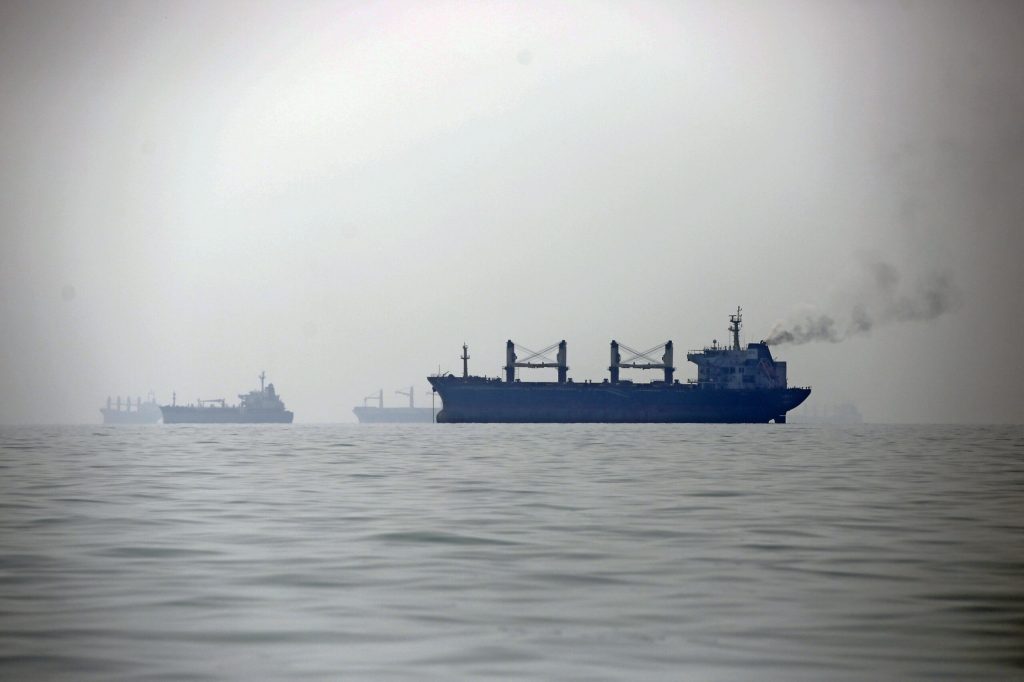 Iranul și-a epuizat aproape complet petrolul din „flota-fantomă”. De la 135 de milioane de barili la mai puțin de un milion, după blocada SUA