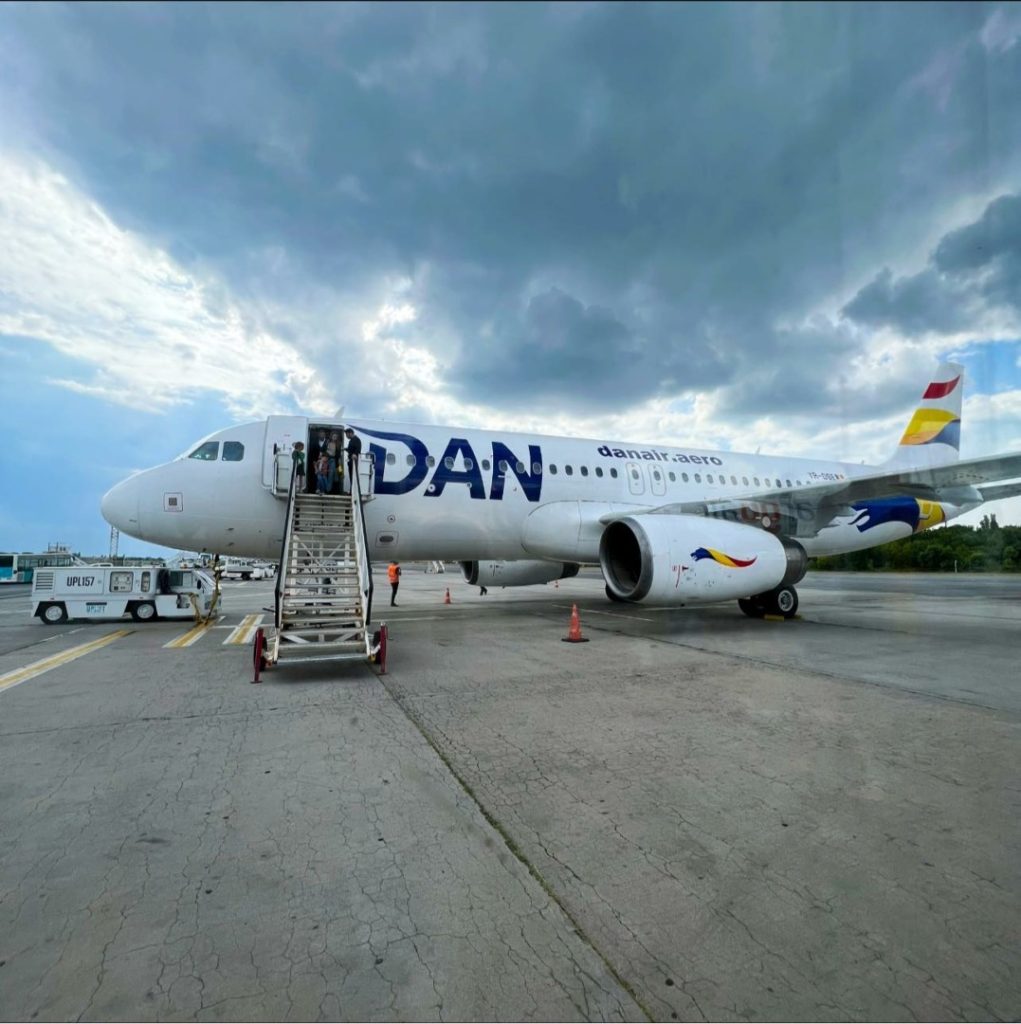 DAN AIR a cerut intrarea în insolvență / „Zborurile continuă, iar programul rămâne neschimbat” / Compania cere protecție împotriva unor creditori