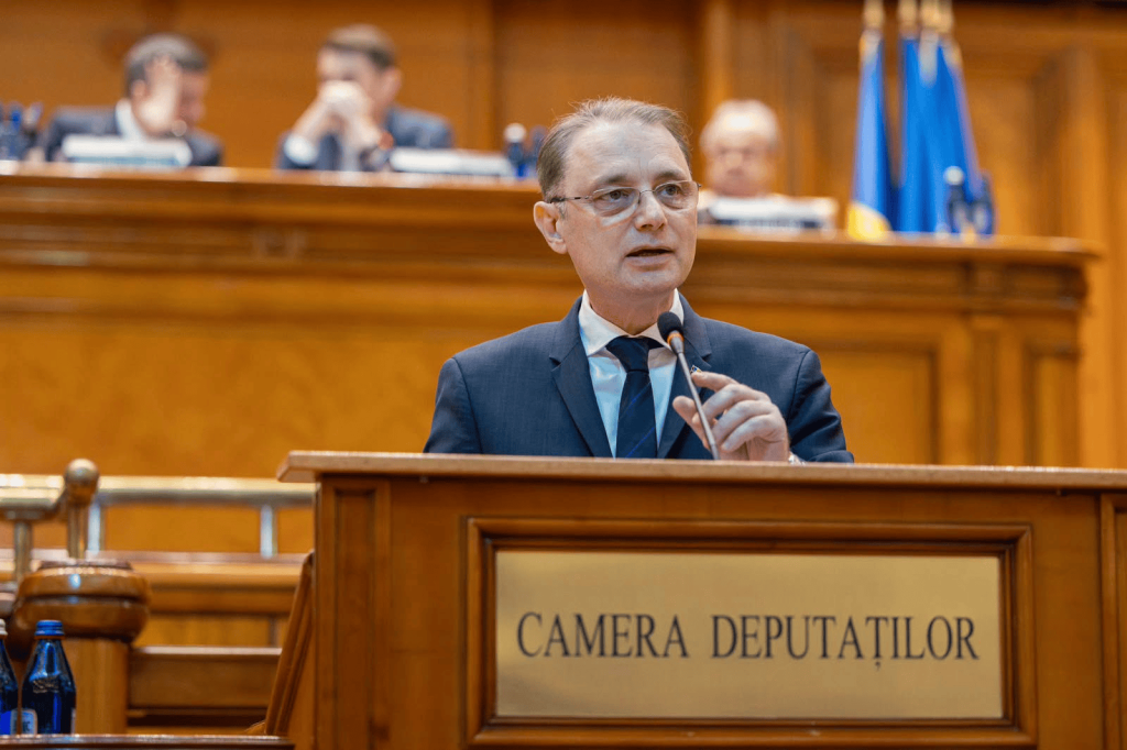 Premierul Luca Niculescu, după atacurile din Bistrița și Pitești: „Vreau să stabilim foarte rapid, un plan integrat pentru creșterea siguranței în școli”