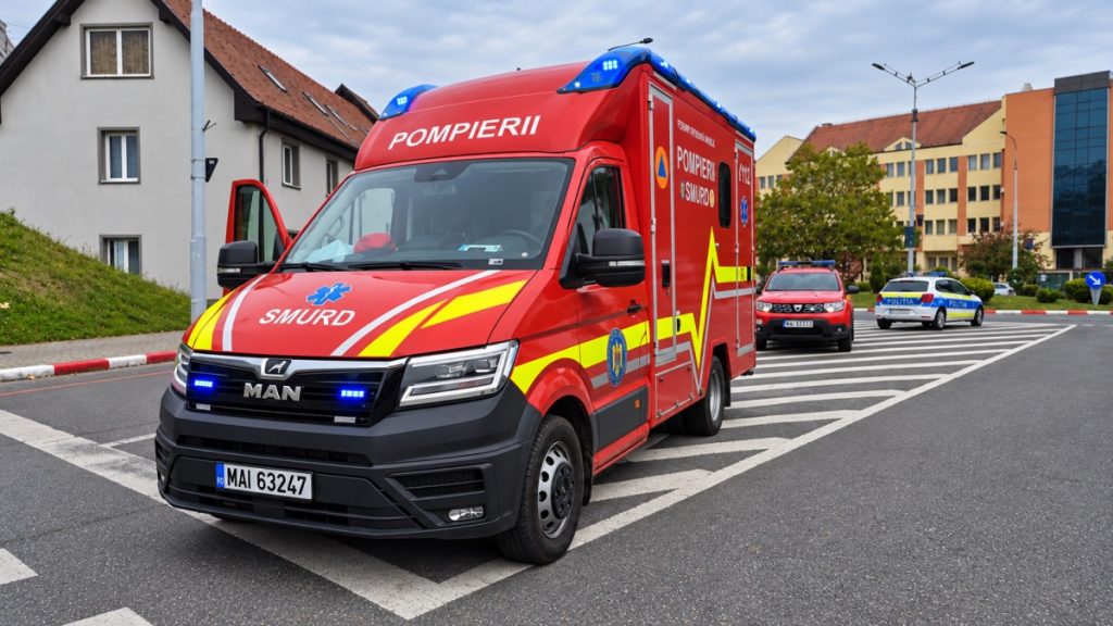 Femeie lovită de mașină pe strada Octavian Goga din Sibiu. Victima, transportată la spital
