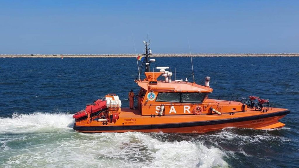 VIDEO UPDATE Operațiune dramatică de salvare în Marea Neagră, la 13 mile marine de Constanța. Nouă marinari au fost salvați, unul a murit, iar alți trei sunt căutați