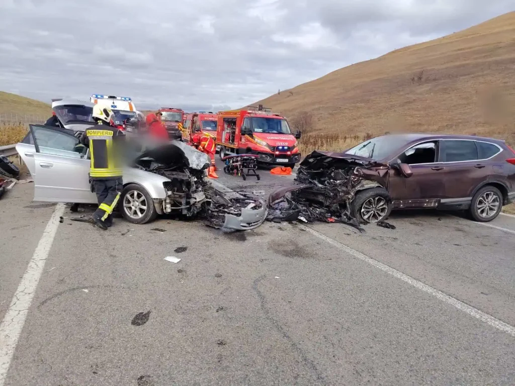 FOTO. Accident grav pe centura Vâlcele-Apahida. Două persoane au rămas încarcerate după impactul dintre două mașini