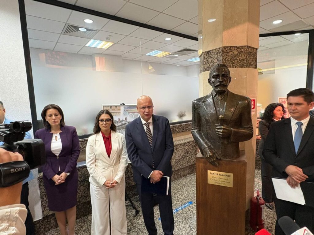 162 de ani de la înființarea Consiliului Județean Gorj. O elevă, „președinte pentru o zi”