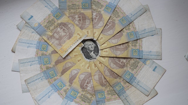 Moneda Ucrainei se prăbușește / 45,20 hrivne pentru un dolar, cel mai scăzut nivel din istorie